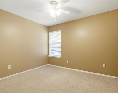 243 Lake Travis Drive - Photo Thumbnail 18