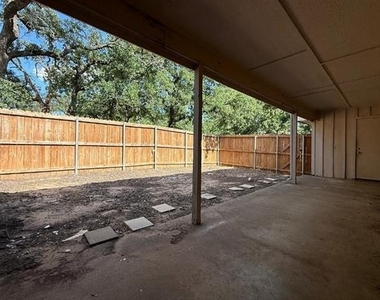 730 Londonderry Lane - Photo Thumbnail 11