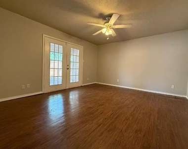 730 Londonderry Lane - Photo Thumbnail 7