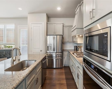 3614 Adriana Avenue - Photo Thumbnail 7