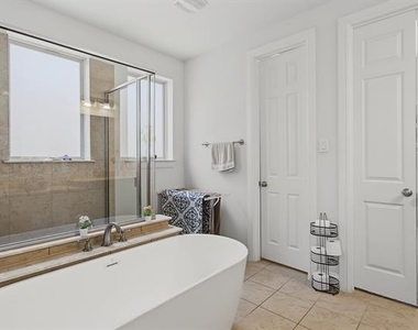 8701 Fairway Lane - Photo Thumbnail 15