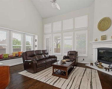 8701 Fairway Lane - Photo Thumbnail 12