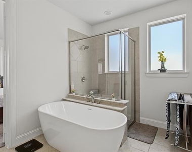 8701 Fairway Lane - Photo Thumbnail 16