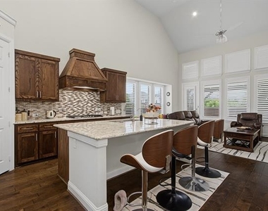 8701 Fairway Lane - Photo Thumbnail 7