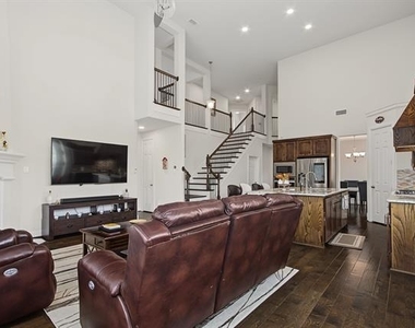 8701 Fairway Lane - Photo Thumbnail 6