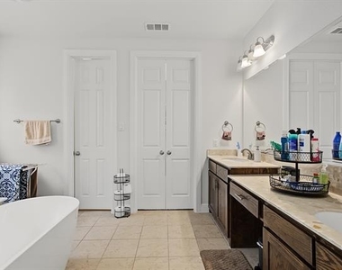 8701 Fairway Lane - Photo Thumbnail 14