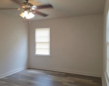 432 Lorna Street - Photo Thumbnail 9