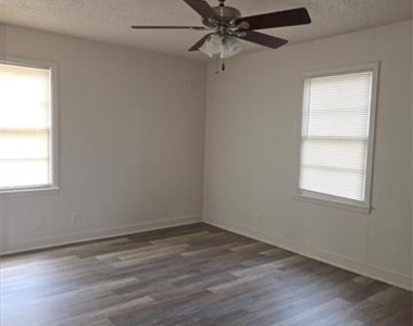 432 Lorna Street - Photo Thumbnail 6