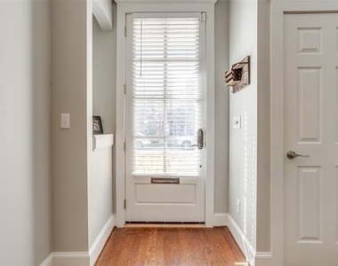 1211 S Adams Street - Photo Thumbnail 2