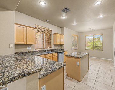 6932 W Blackhawk Drive - Photo Thumbnail 14