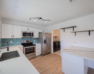2519 W Vineyard Road - Photo Thumbnail 10