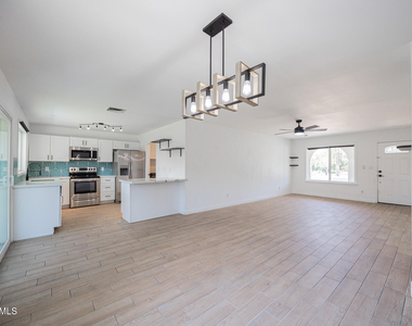 2519 W Vineyard Road - Photo Thumbnail 3