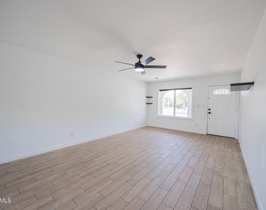 2519 W Vineyard Road - Photo Thumbnail 4