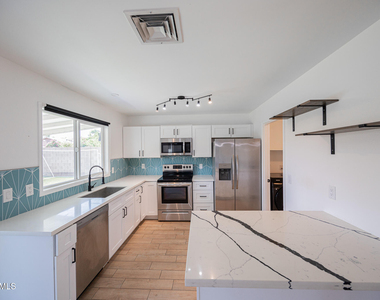 2519 W Vineyard Road - Photo Thumbnail 9