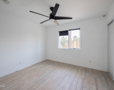 2519 W Vineyard Road - Photo Thumbnail 16