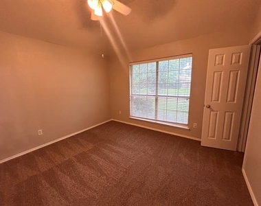 6104 Oldham Drive - Photo Thumbnail 11
