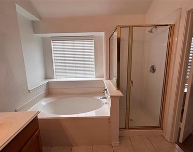 6104 Oldham Drive - Photo Thumbnail 17