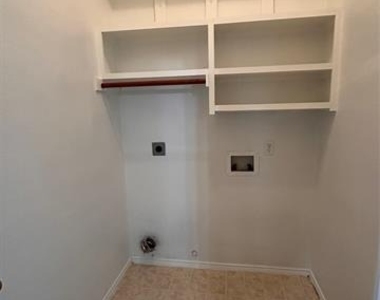 6104 Oldham Drive - Photo Thumbnail 9