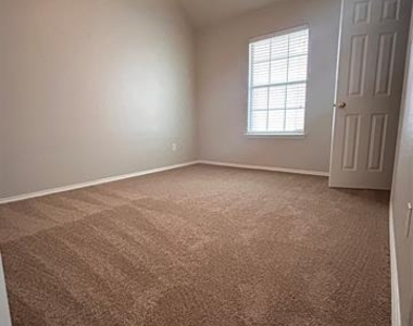 6104 Oldham Drive - Photo Thumbnail 10
