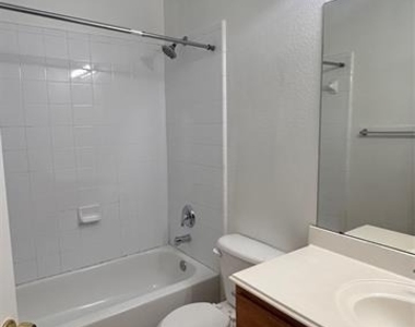 6104 Oldham Drive - Photo Thumbnail 12
