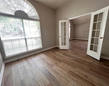 6104 Oldham Drive - Photo Thumbnail 14
