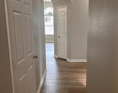 6104 Oldham Drive - Photo Thumbnail 8