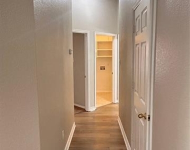 6104 Oldham Drive - Photo Thumbnail 15