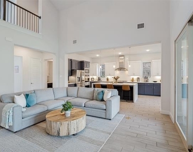 943 Marie Drive - Photo Thumbnail 3