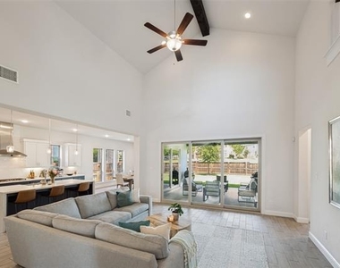 943 Marie Drive - Photo Thumbnail 2