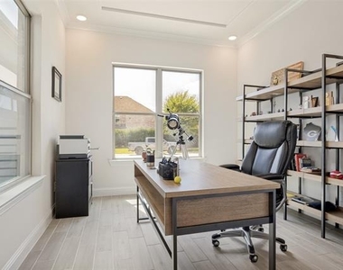 943 Marie Drive - Photo Thumbnail 8