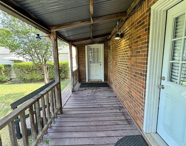3241 Sandage Avenue - Photo Thumbnail 13