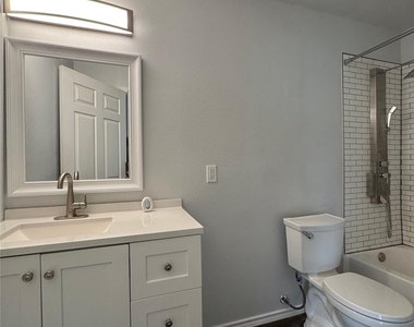 3241 Sandage Avenue - Photo Thumbnail 7