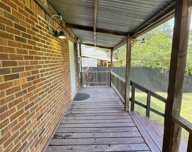 3241 Sandage Avenue - Photo Thumbnail 14