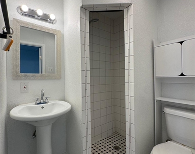3241 Sandage Avenue - Photo Thumbnail 11
