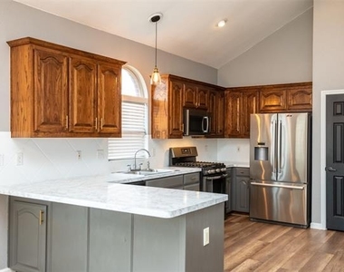 9125 Vineyard Lane - Photo Thumbnail 10