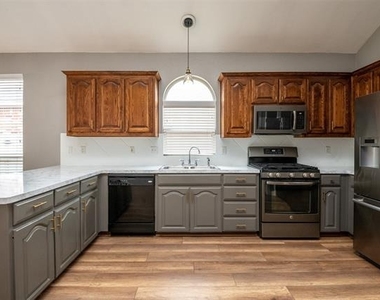 9125 Vineyard Lane - Photo Thumbnail 16