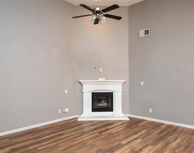 9125 Vineyard Lane - Photo Thumbnail 8