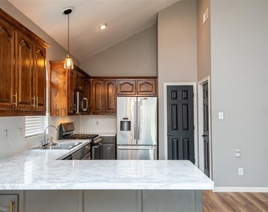 9125 Vineyard Lane - Photo Thumbnail 9