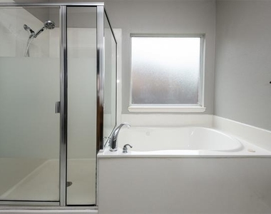 9125 Vineyard Lane - Photo Thumbnail 14