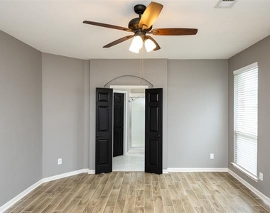 9125 Vineyard Lane - Photo Thumbnail 13