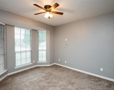 9125 Vineyard Lane - Photo Thumbnail 17