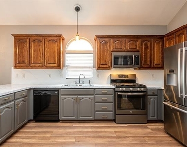 9125 Vineyard Lane - Photo Thumbnail 11