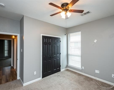 9125 Vineyard Lane - Photo Thumbnail 18
