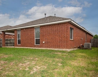9125 Vineyard Lane - Photo Thumbnail 23
