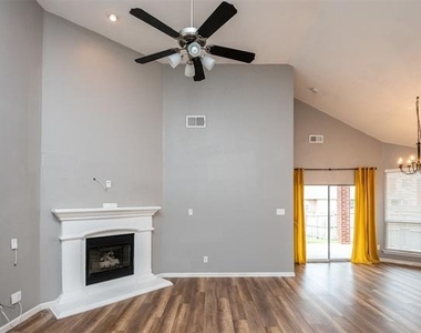 9125 Vineyard Lane - Photo Thumbnail 6