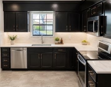 2212 Benbrook Drive - Photo Thumbnail 7