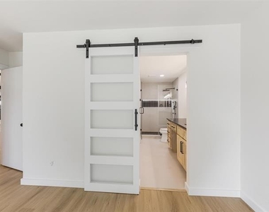 2212 Benbrook Drive - Photo Thumbnail 20