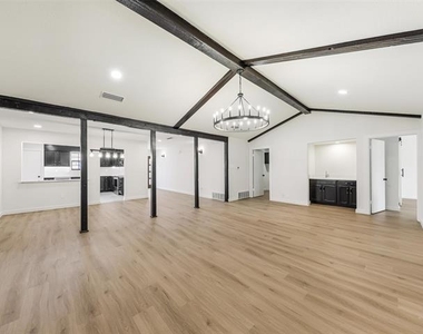 2212 Benbrook Drive - Photo Thumbnail 12