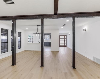 2212 Benbrook Drive - Photo Thumbnail 3
