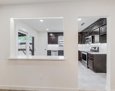 2212 Benbrook Drive - Photo Thumbnail 5